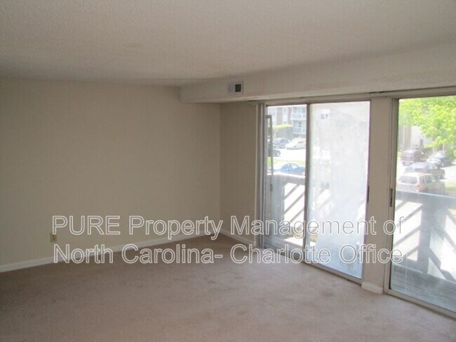 Building Photo - 9520 Shannon Green Dr