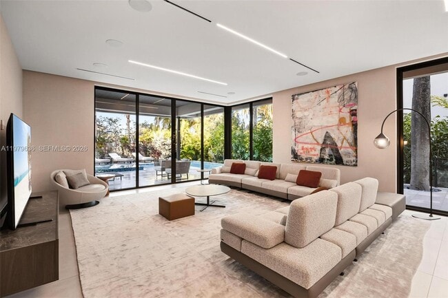 Building Photo - 723 NE 77th St