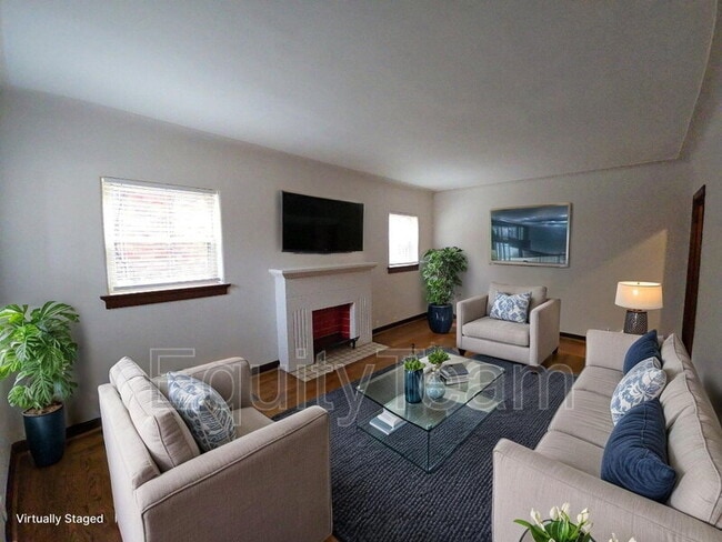 Building Photo - 4379 Ridgeview Ave