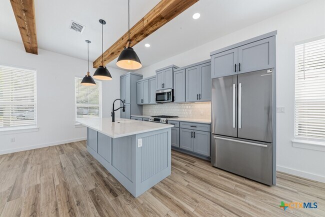 Building Photo - 158 S Academy Ave