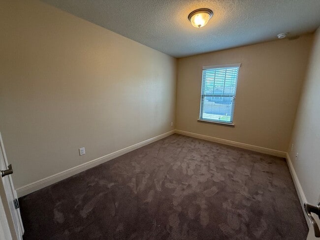 Building Photo - Pensacola - Weatherstone - 4 bedroom, 2.5 ...