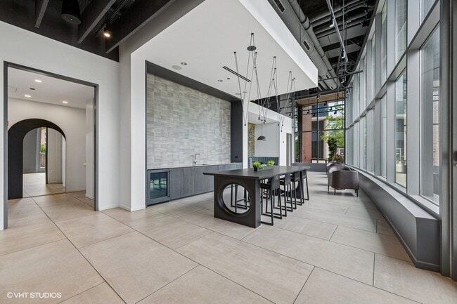 Building Photo - 450 E Waterside Dr