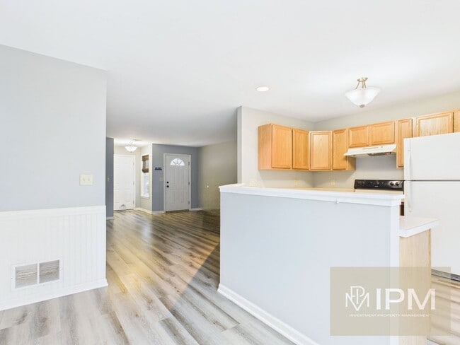 Building Photo - 1/2 First Months Rent!! Bright 2 Bed, 1.5 Bath Townhome in New Cumberland!