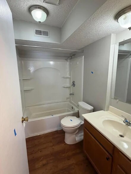 Building Photo - 7887 Thornfield Ln