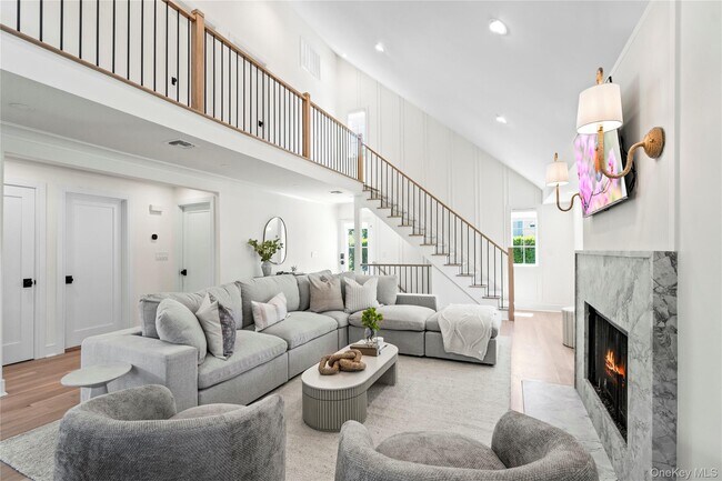 Building Photo - 4 Carriage Ln