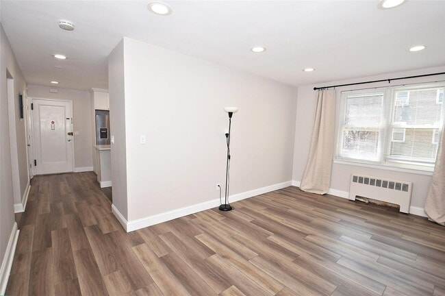 Building Photo - 275 Maple Ave