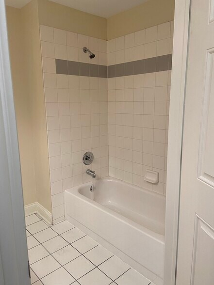 Building Photo - 43 Foxcroft Rd