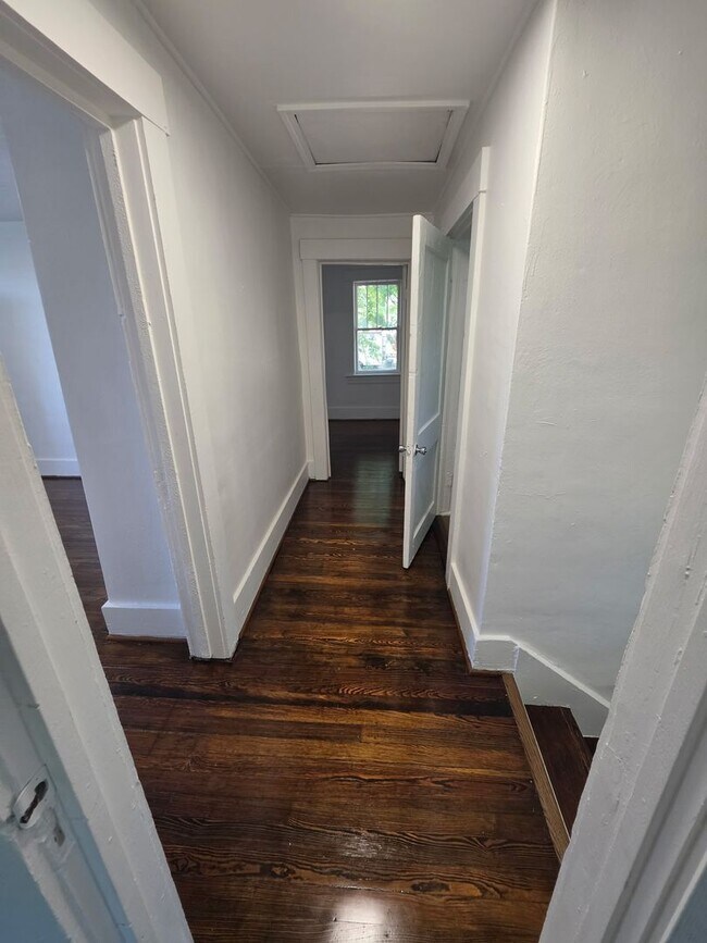 Building Photo - 3 br 1 bath house