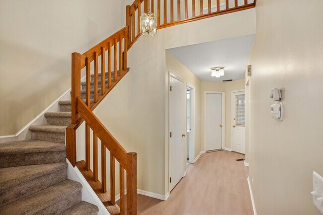 Building Photo - 1252 S Parkside Dr