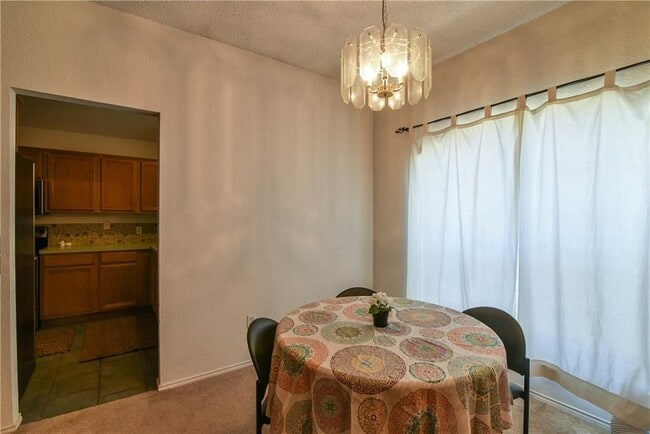 Building Photo - Ready to Move in... Do not miss this house...