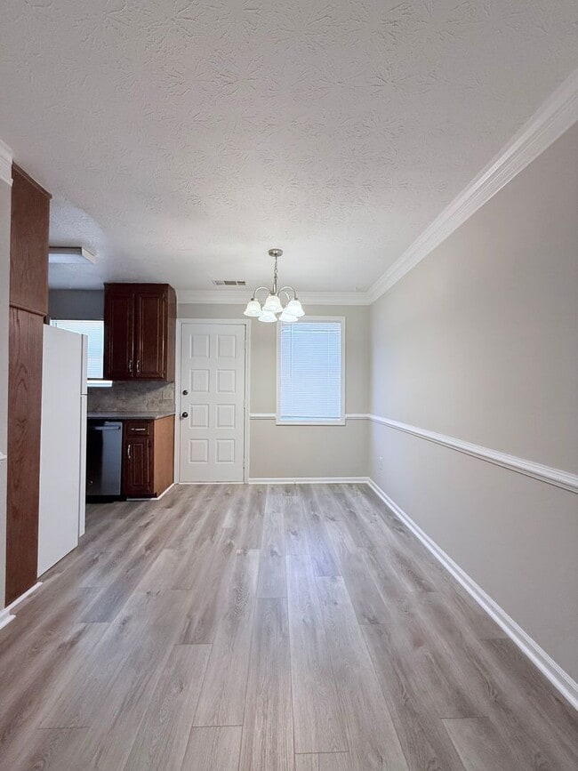 Building Photo - Downtown Sugar Hill Townhome - 2 bed/1.5 bath end unit
