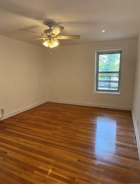 Building Photo - 2330 Linwood Ave