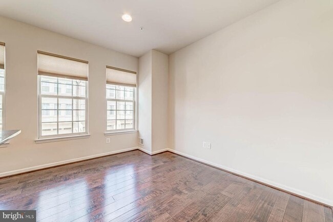 Building Photo - 705 River Mist Dr