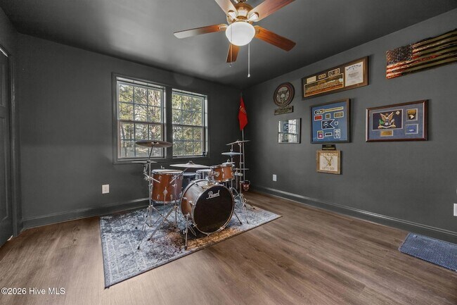 Building Photo - 521 N Hale St