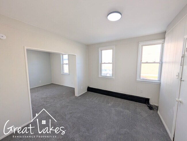 Building Photo - 1563 Waterman St