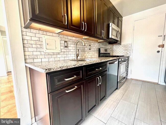 Building Photo - 10201 Grosvenor Pl