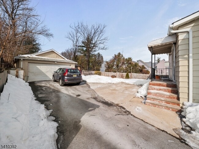 Building Photo - 714 Irvington Ave