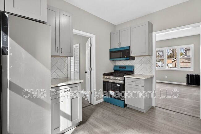 Building Photo - 378 Grand St