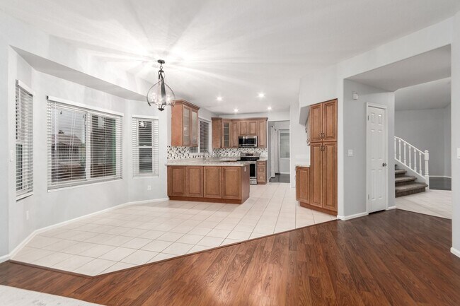 Building Photo - 4 bedoom home with private pool