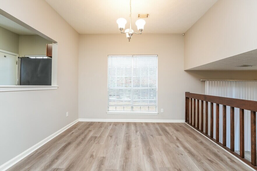 Building Photo - 6520 Eastbriar Dr