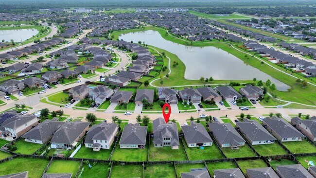 Building Photo - 18319 Pin Oak Lake Dr
