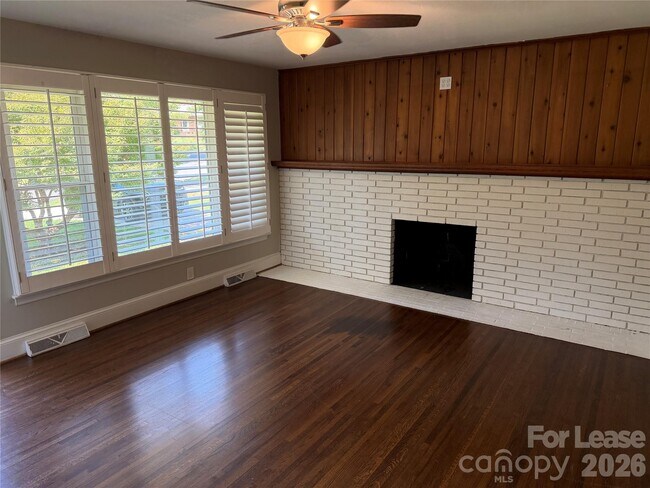 Building Photo - 4920 Raymond Pl