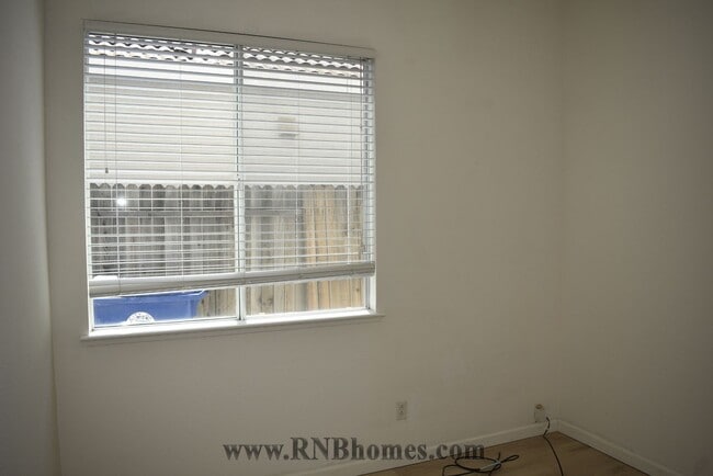 Building Photo - 18 Diggins Dr