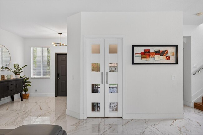 Building Photo - 1374 Canary Island Dr