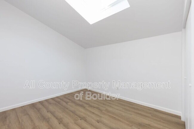 Building Photo - 5056 Buckingham Rd