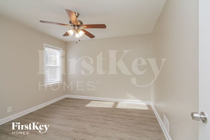 Building Photo - 8912 S Sacramento Ave