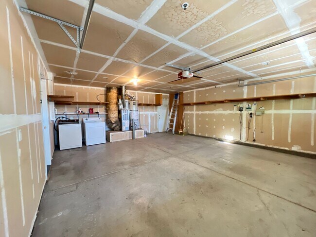 Building Photo - Brand New Flooring and FRESH Paint - SPACIOUS 3 BEDROOM HOUSE IN LIVERMORE!!!