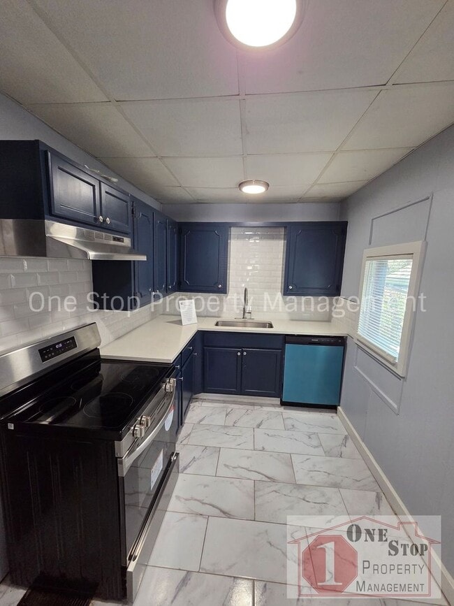 Building Photo - Beautiful 4 Bedroom 2 Bathroom in Kansas City!