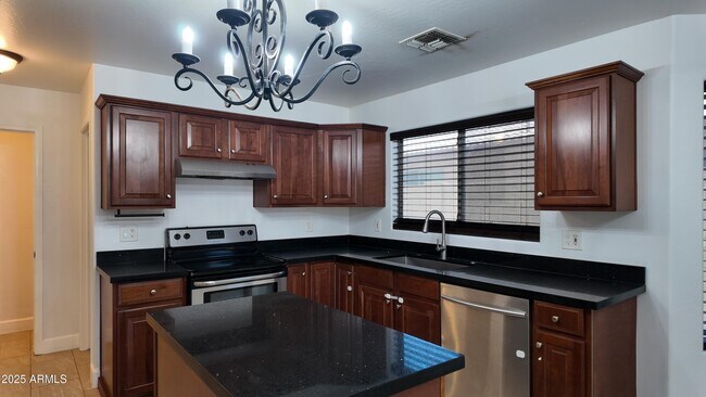 Building Photo - 4414 W Donner Dr