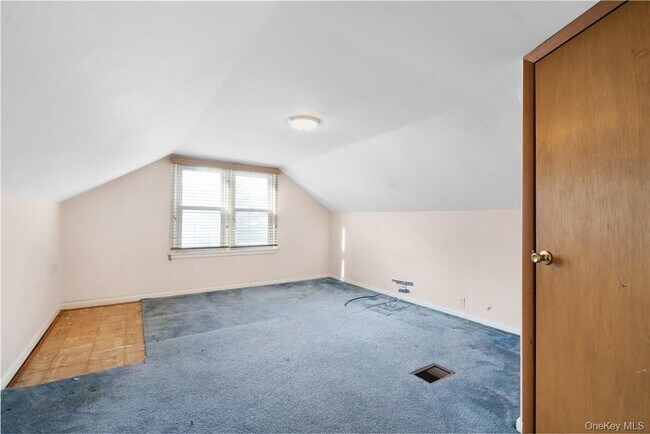 Building Photo - 48 Quaker Hill Rd