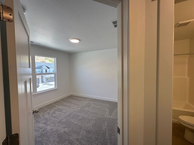 Building Photo - 5228 Acacia Dr