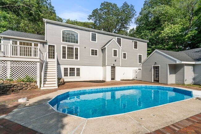 Building Photo - 576 Grove St