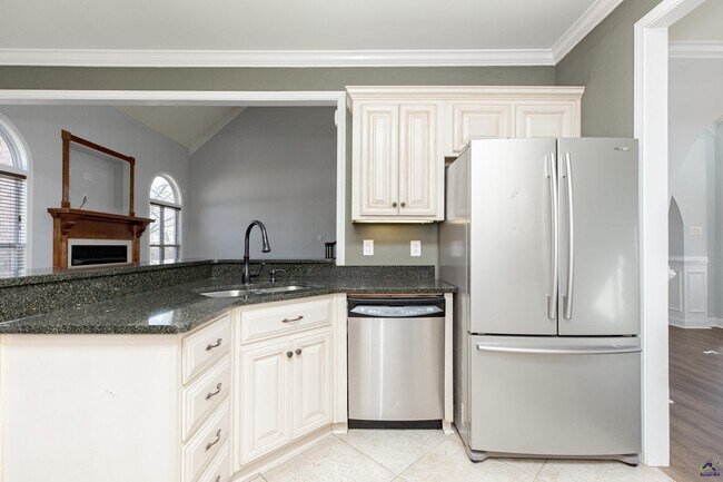Building Photo - 100 Montview Way