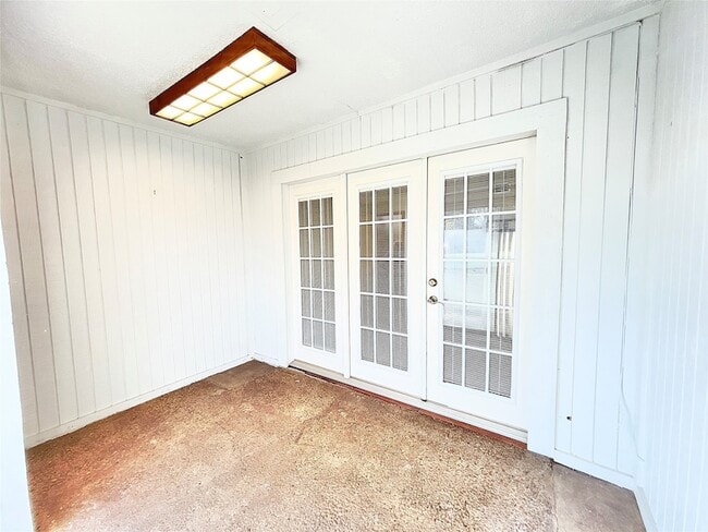 Building Photo - 3119 Lakeside Dr