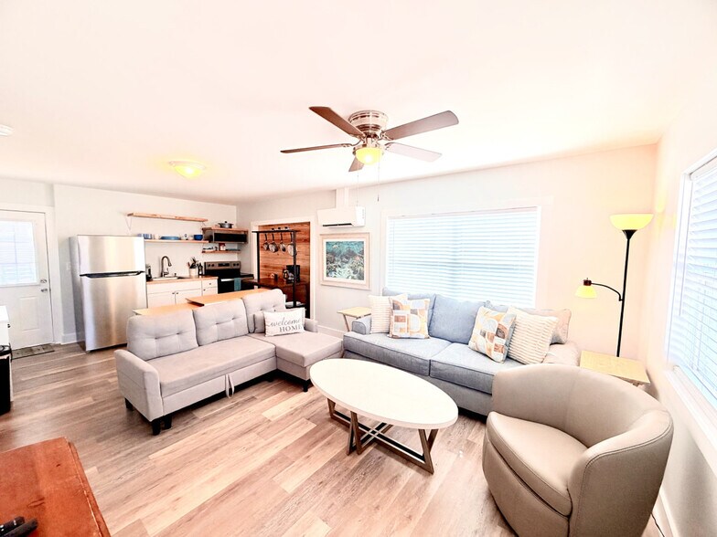 Building Photo - 216 La Paloma Pl