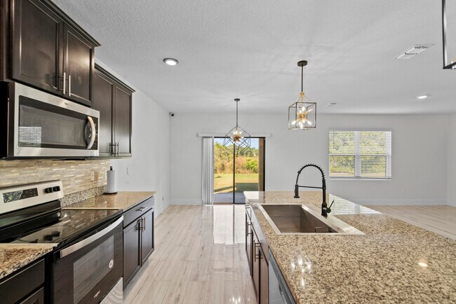 Building Photo - 6455 NW Castlebrook Ave