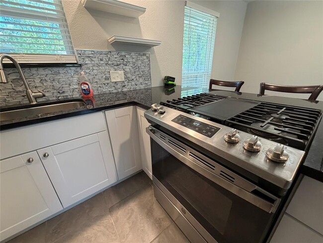 Building Photo - 5808 Cherry Park