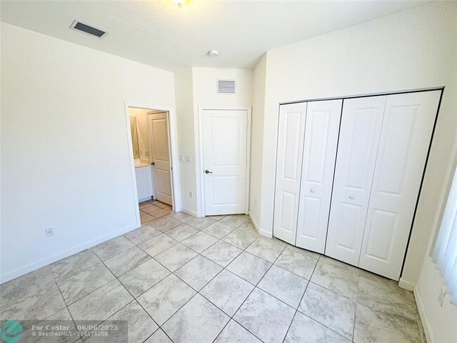 Building Photo - 408 NE 208th Terrace