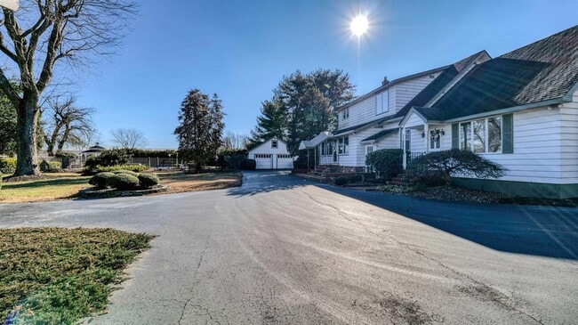 Building Photo - 549 Tuckahoe Rd