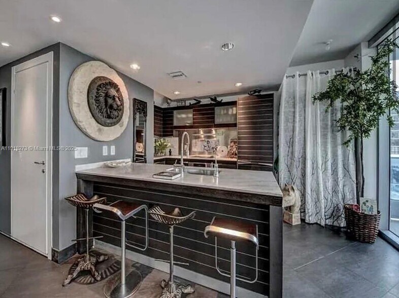 Building Photo - 200 Biscayne Boulevard Way