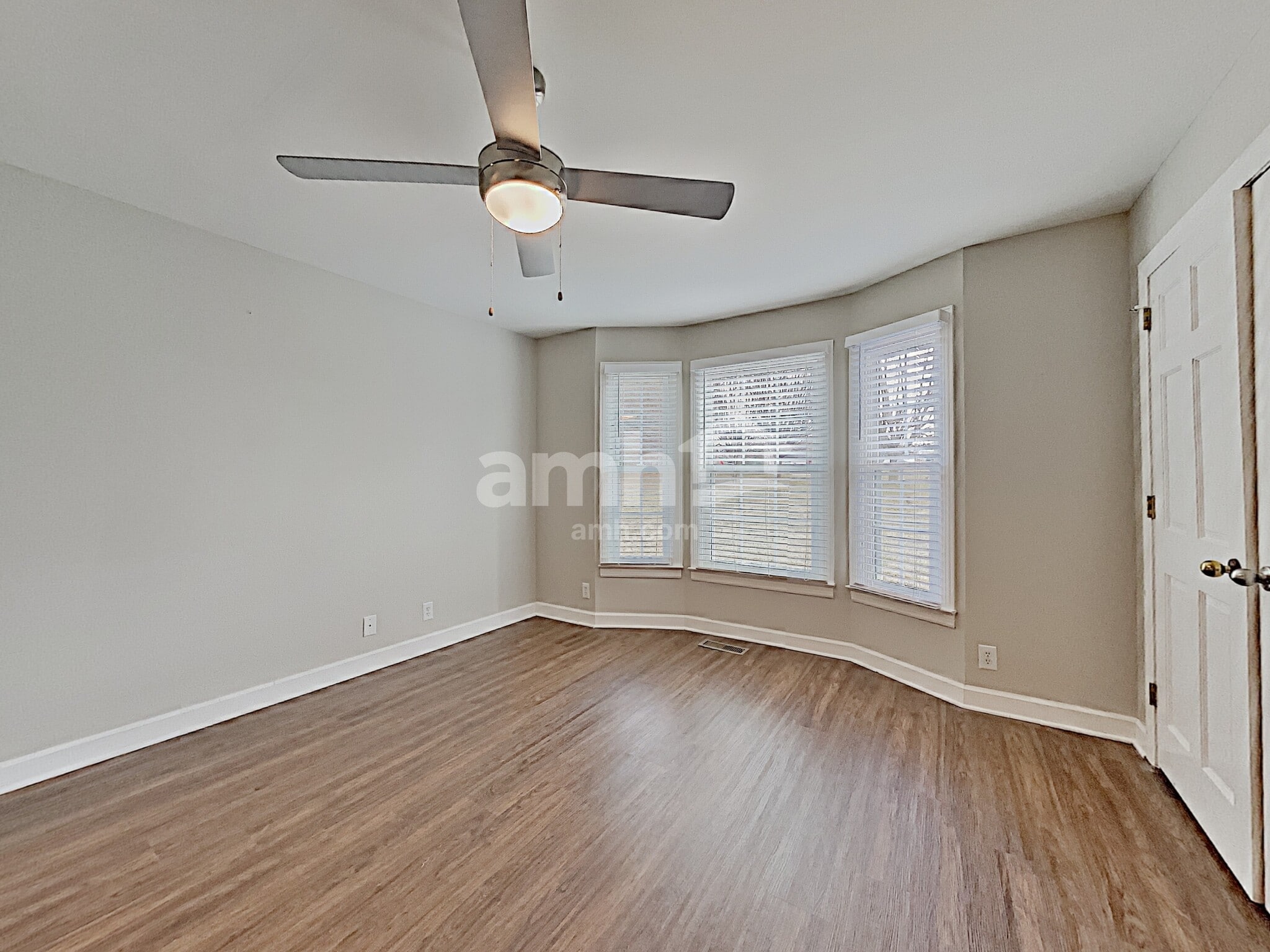 Building Photo - 217 Hickory Trl