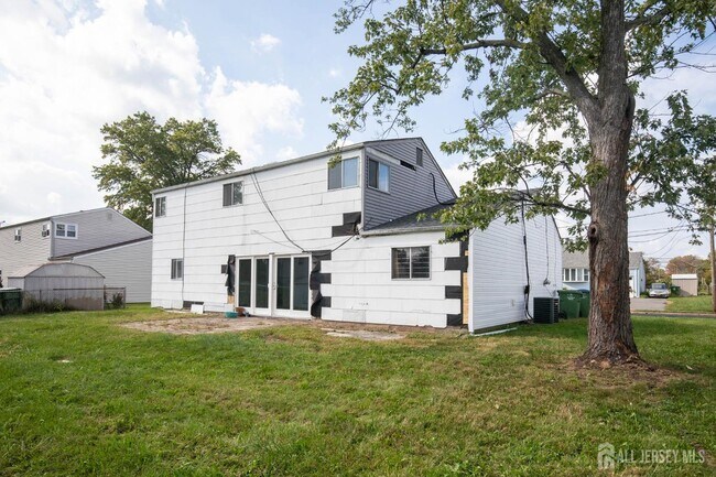 Building Photo - 23 Sims Rd