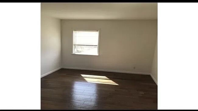 Building Photo - 9134 S Manhattan Pl