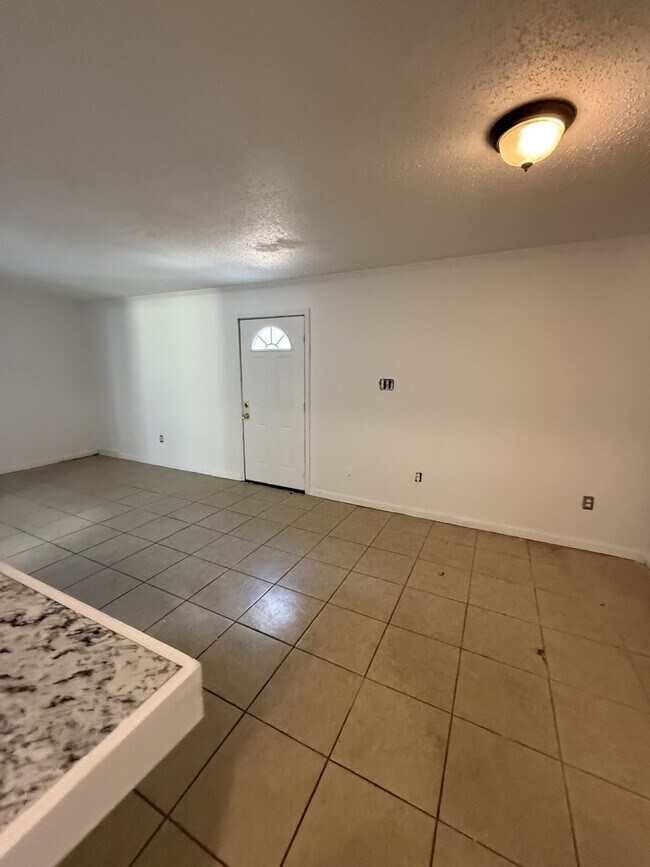 Building Photo - 4860 Chesterwood Ct