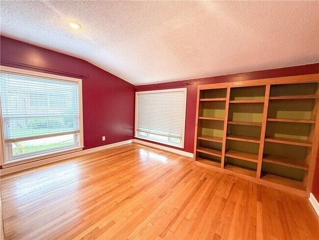 Building Photo - 2772 N Grafhill Dr