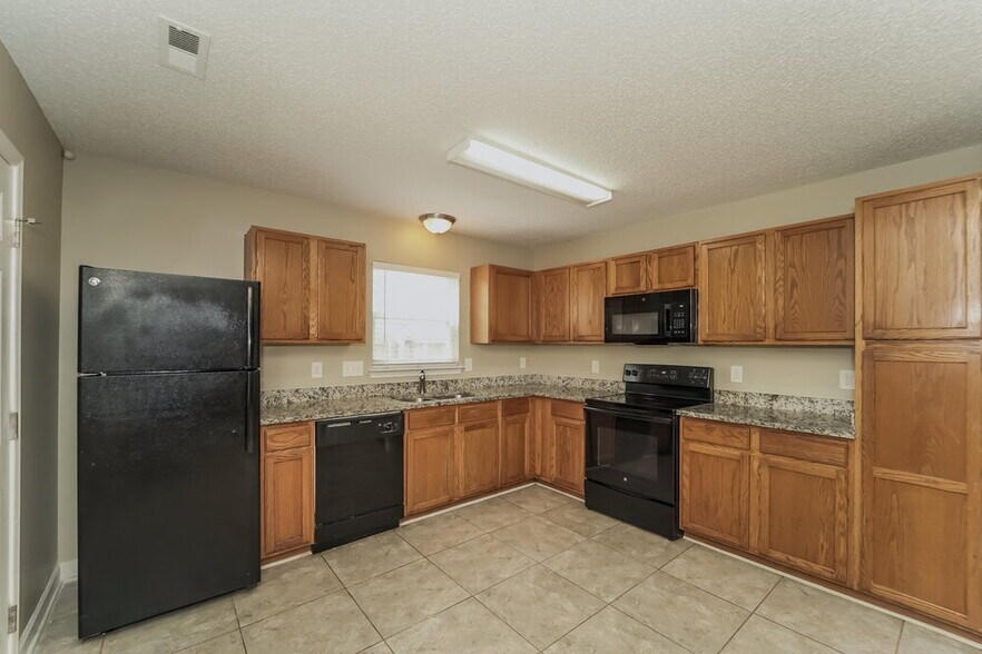 Building Photo - 203 Kingville Dr